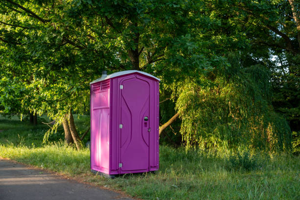 Porta potty delivery and setup in Bayou Country Clu, LA